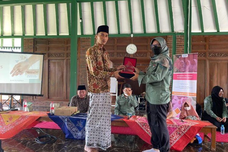 Kerjasama antara Tim KSS dan Pengurus Pondok Pesantren